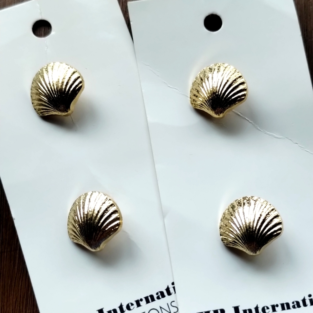 4 Shell Buttons